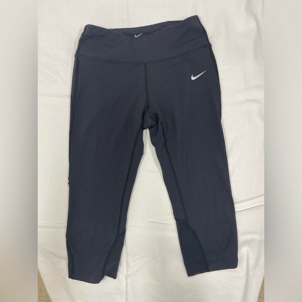 Women’s Nike dri-fit cropped workout pants. Size xs